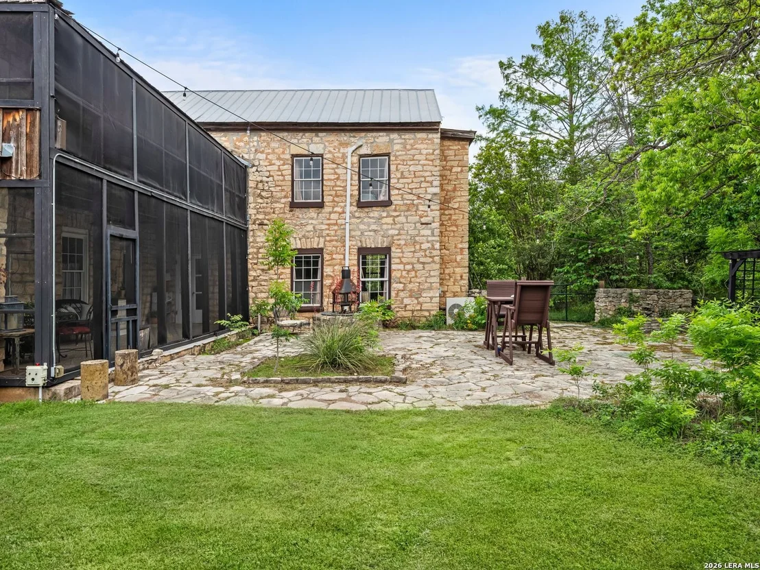 Photo of 426 RANCH ROAD 962 E