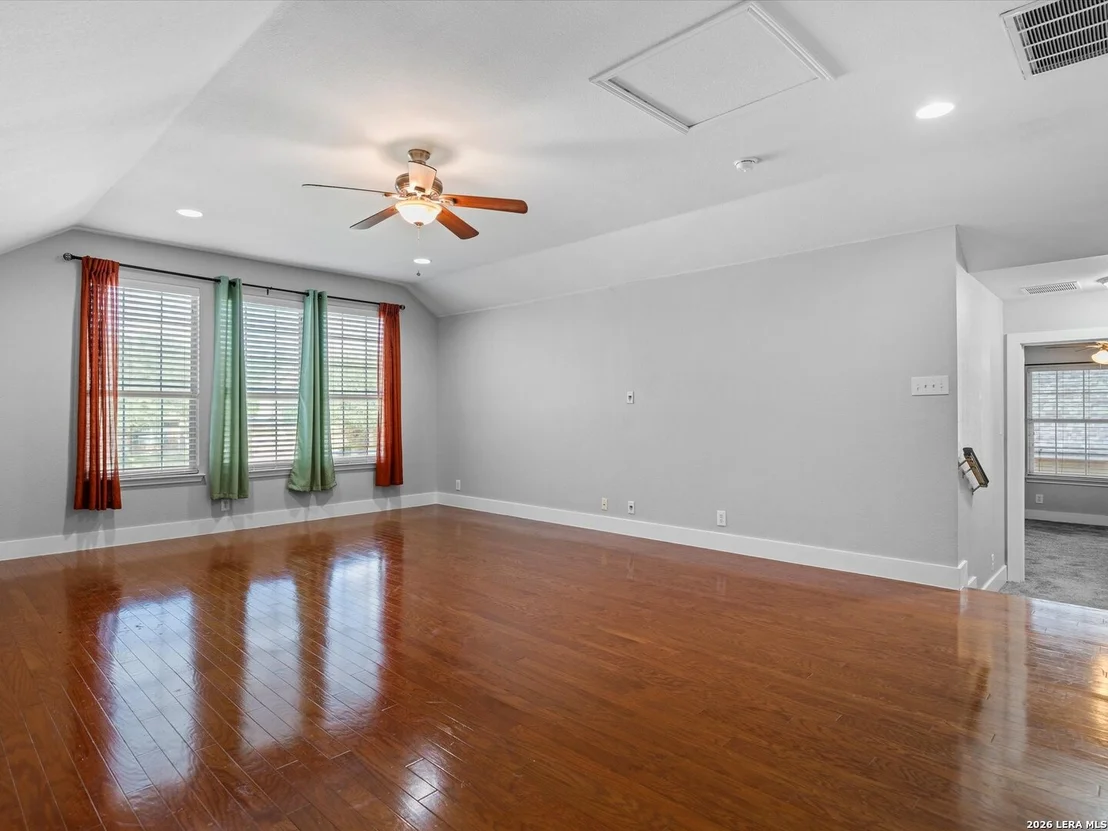 Photo of 121 NORMAN CV