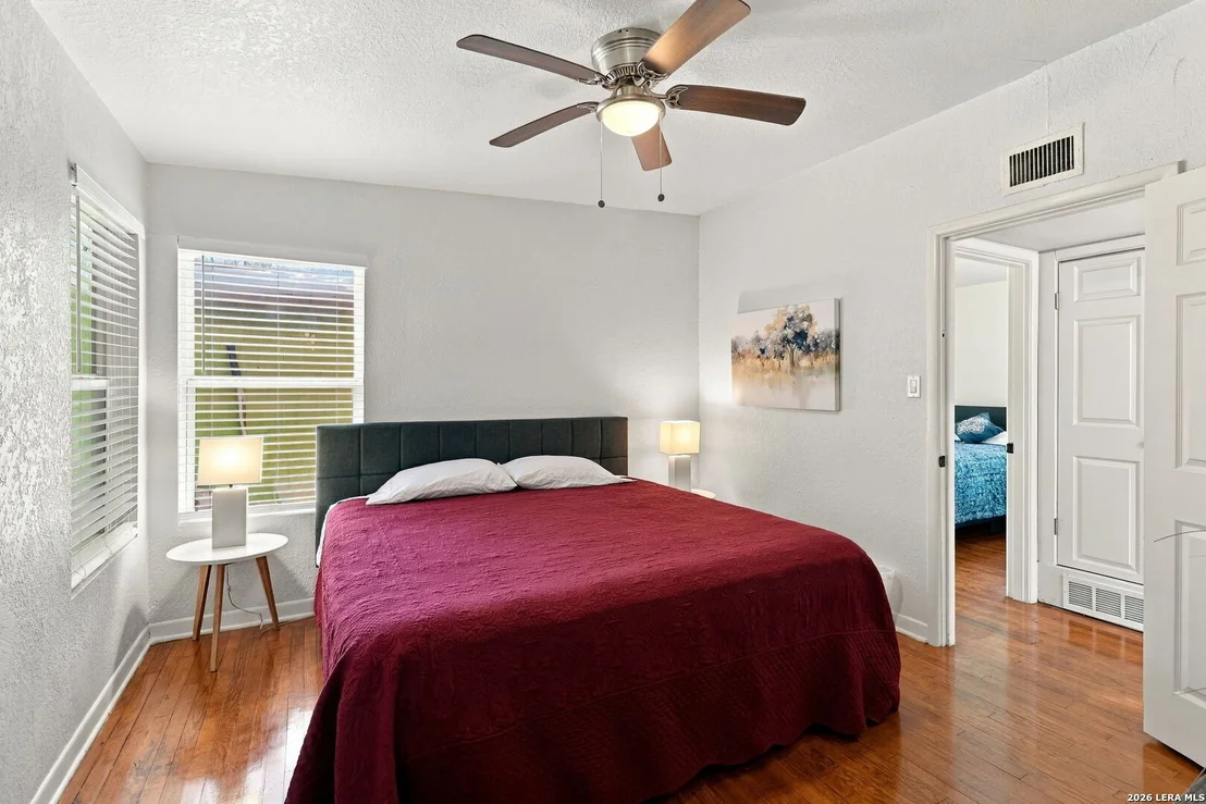 Photo of 458 Sharon Dr