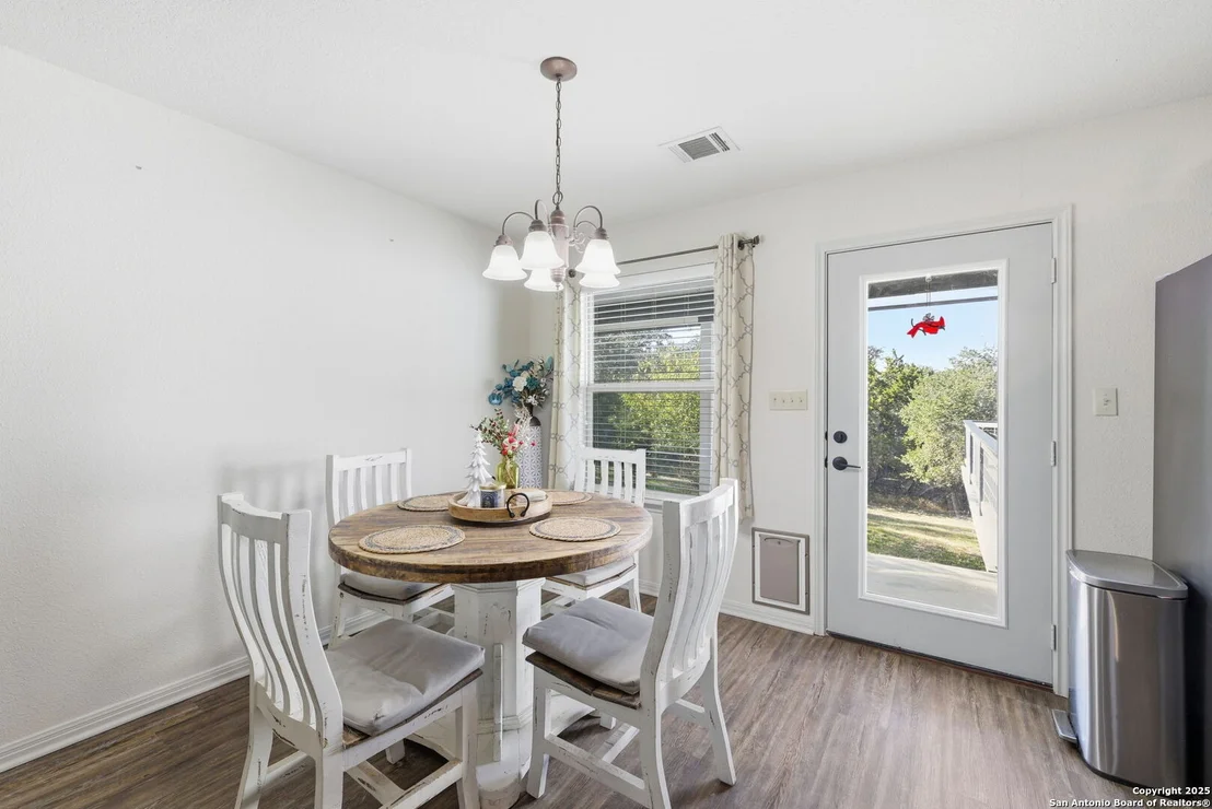 Photo of 2183 Hiline
