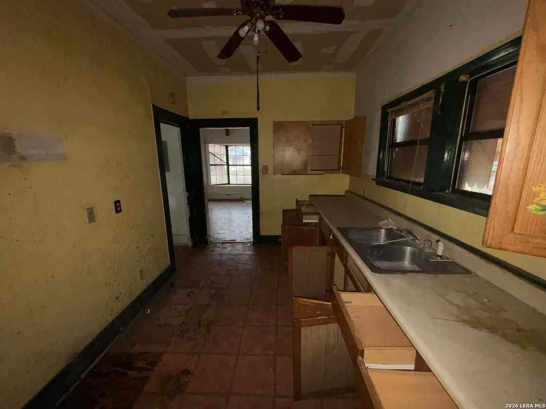 Photo of 351 Barrett