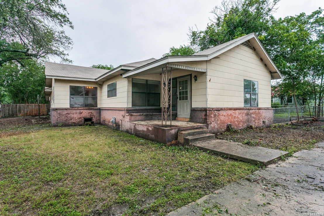 Photo of 12703 MIDDLE LN