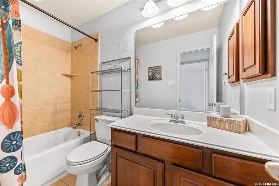 Photo of 430 White Cyn