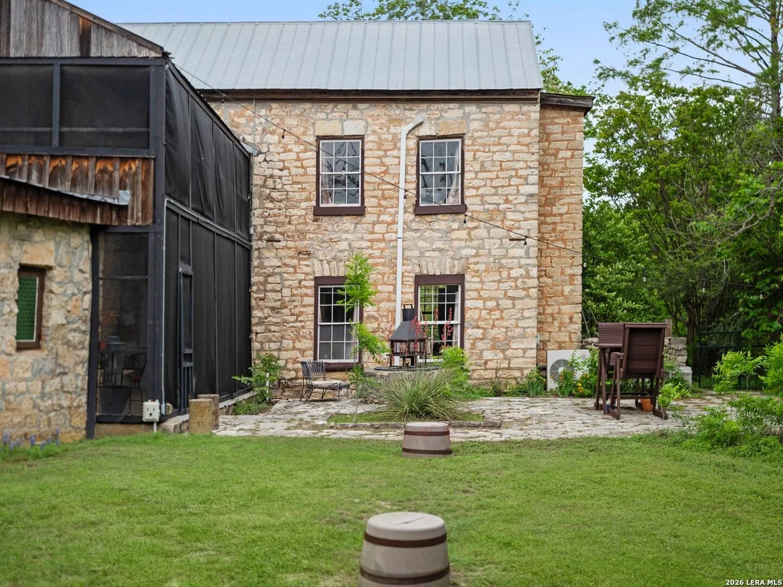 Photo of 426 RANCH ROAD 962 E