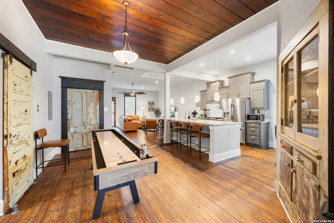 Photo of 122 Vitra Pl