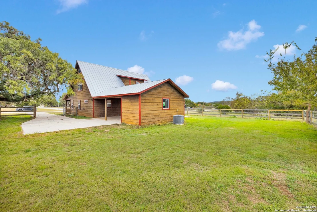Photo of 105 BROWN SADDLE CIR