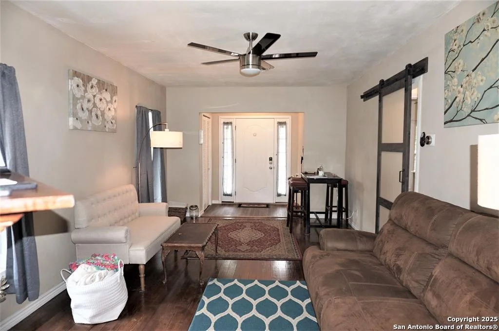 Photo of 1105 N Buchanan