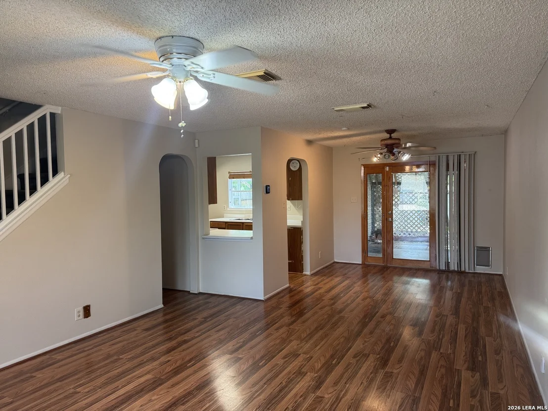 Photo of 7702 Chatsworth