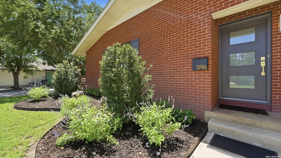 Photo of 596 WILLOW AVE