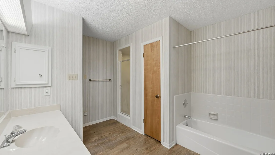 Photo of 132 W Outer Dr