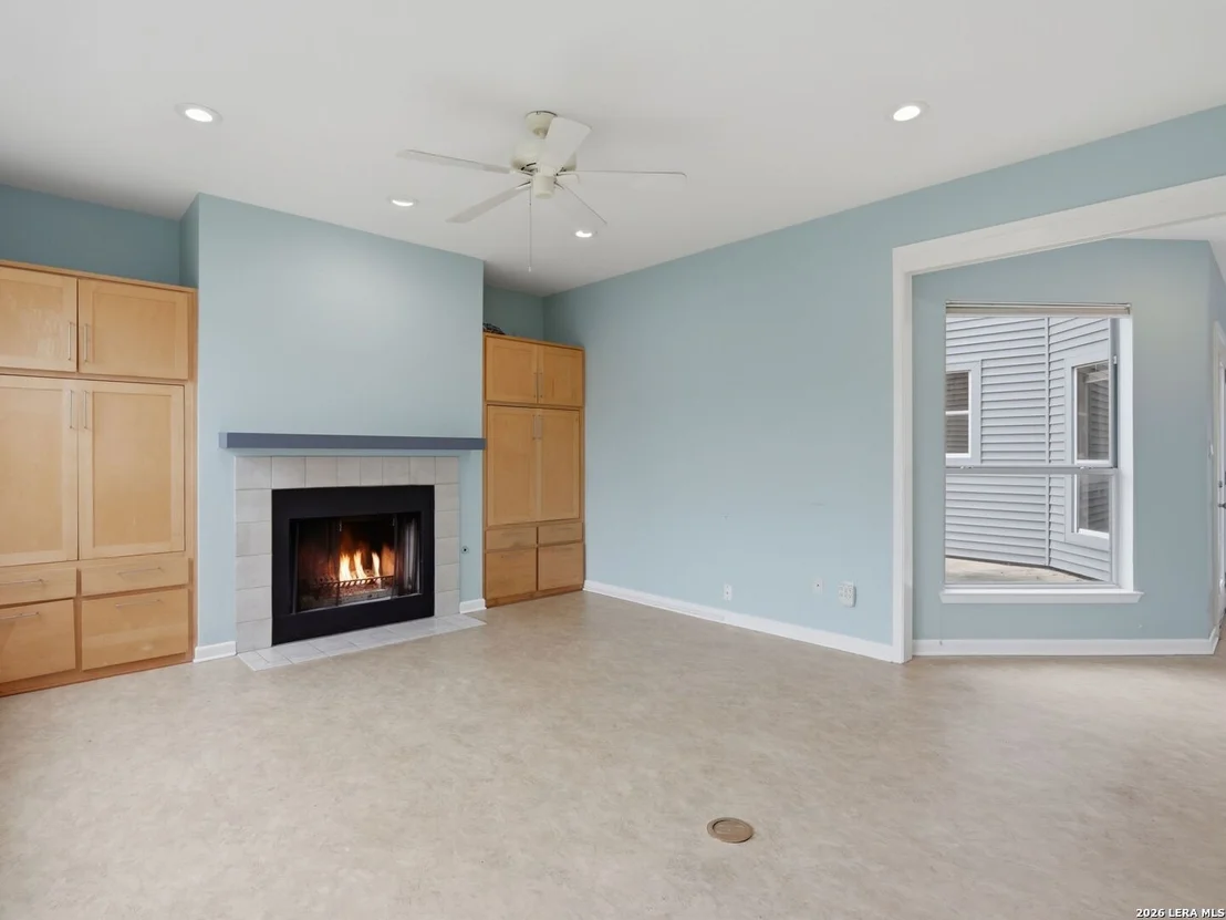 Photo of 968 Queens Dr.