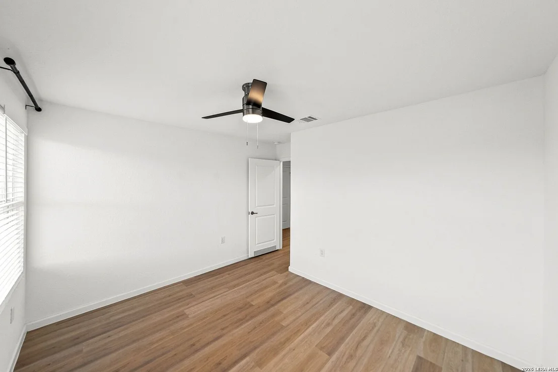 Photo of 822 COOK BND