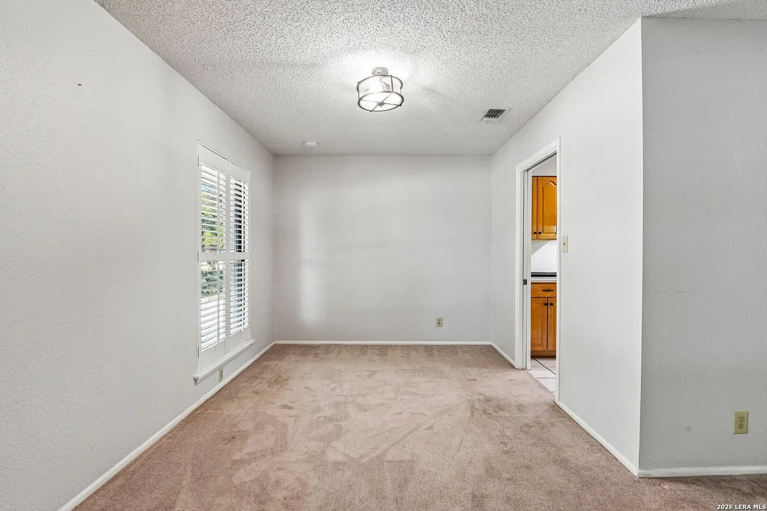 Photo of 8714 MIDCROWN DR