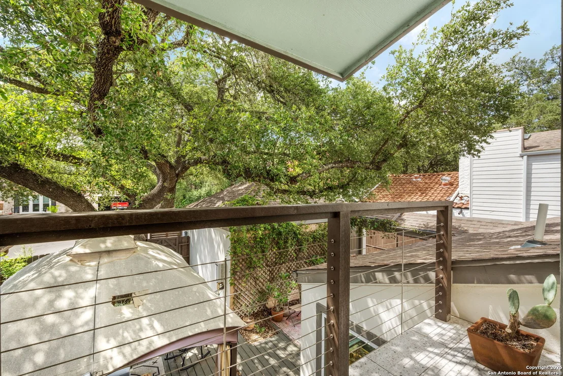 Photo of 3467 River Way