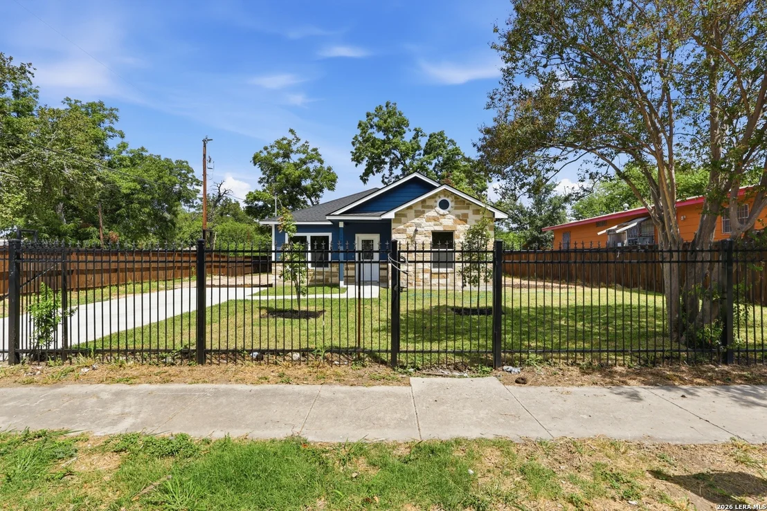 Photo of 1123 VICKERS AVE