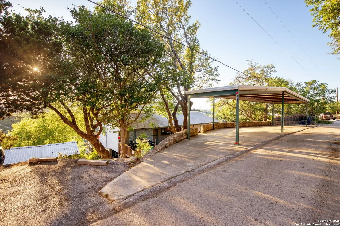 Photo of 1043 LEDGE PATH