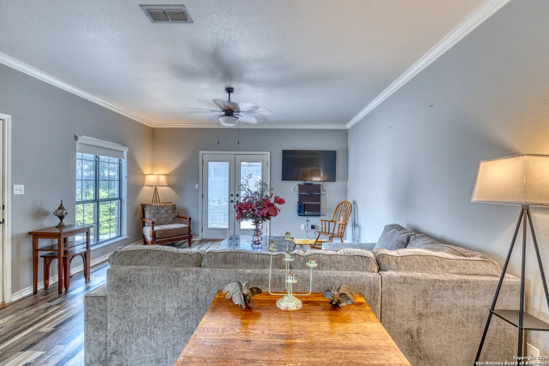 Photo of 6 Leona Heights