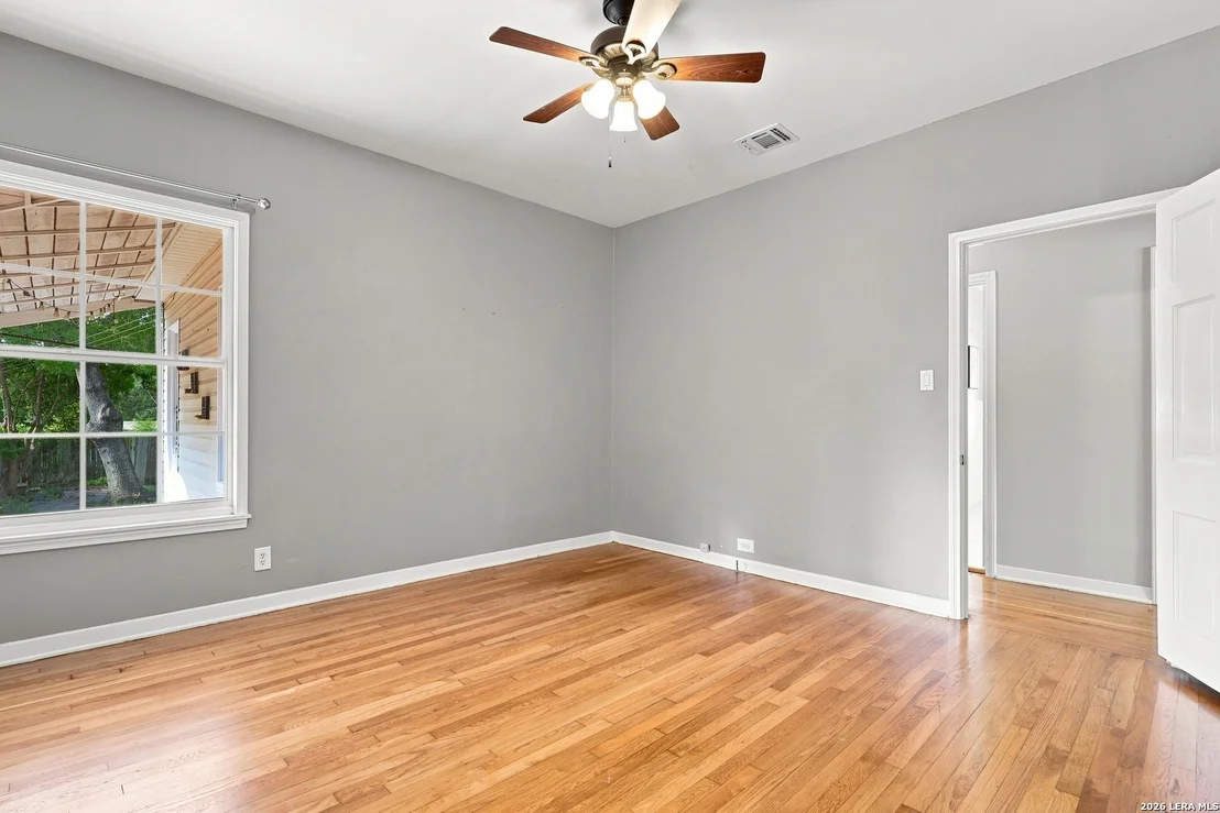 Photo of 336 NORTH DR