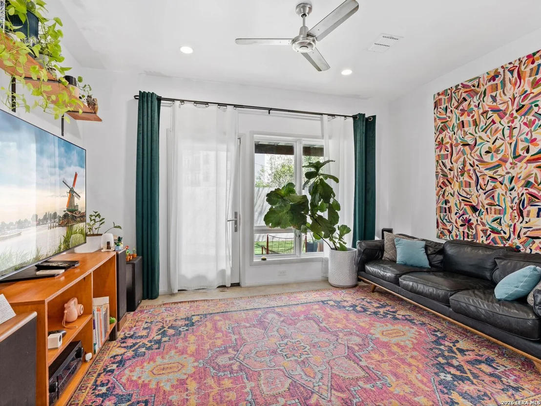 Photo of 325 LAVACA ST