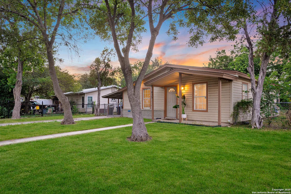 Photo of 835 Deely