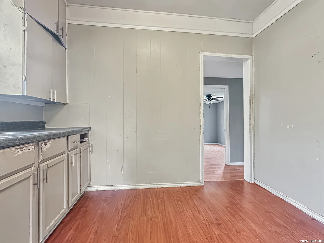 Photo of 423 Barrett Place