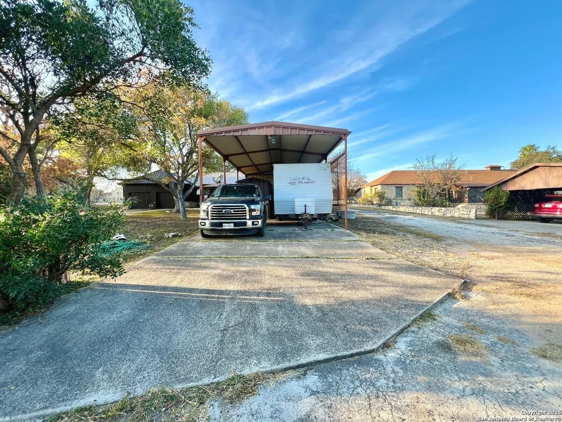 Photo of 433 Fort Clark Rd