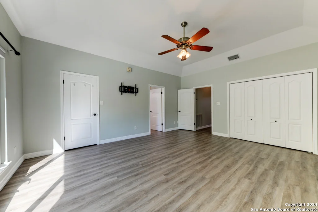 Photo of 172 LAKE FRONT DR