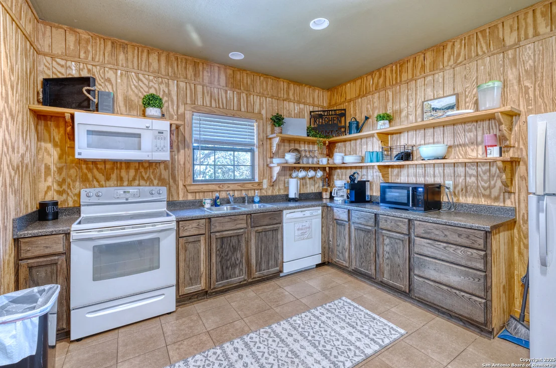 Photo of 1546 CR 348 (RIVER RD)