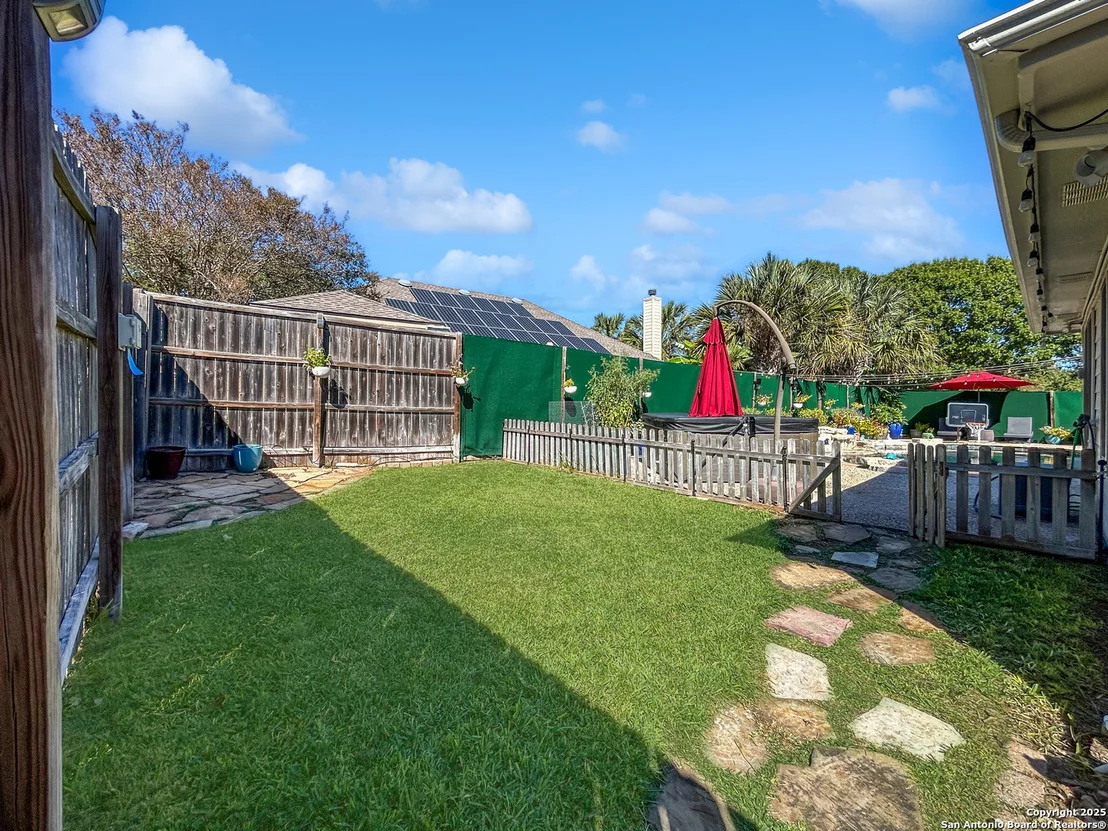 Photo of 1637 Circle Oak