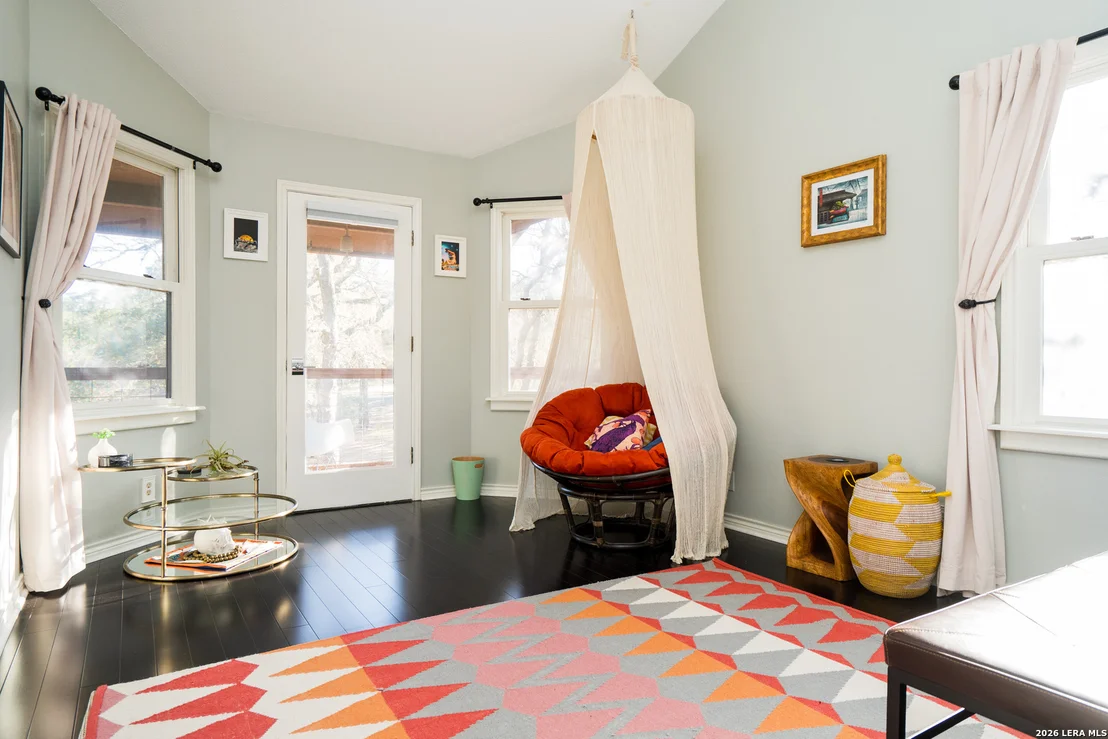 Photo of 810 Oakwood