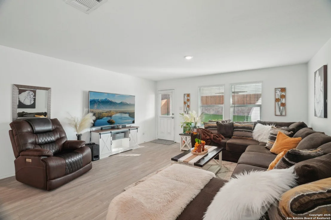 Photo of 5523 Elm Valley