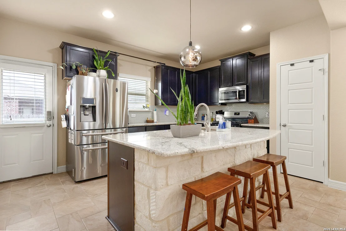 Photo of 617 COMMUNITY DR