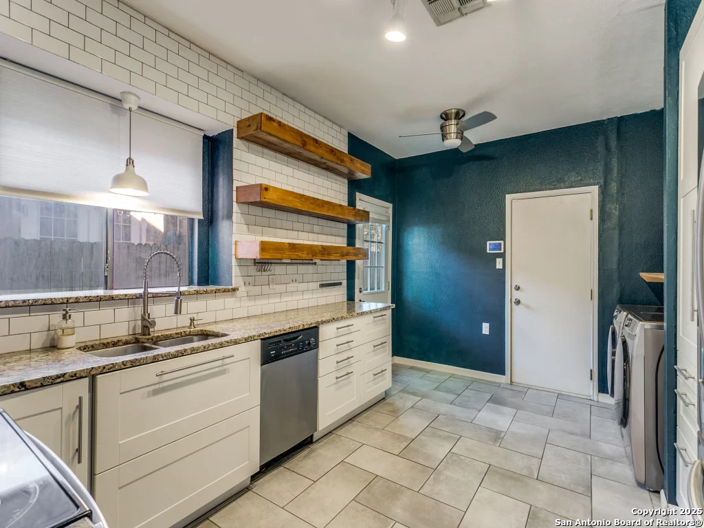 Photo of 9526 Cloverdale