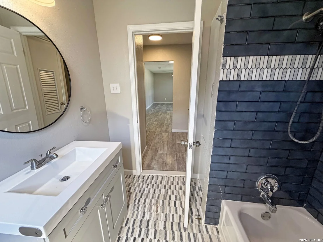 Photo of 209 SCOTT AVE