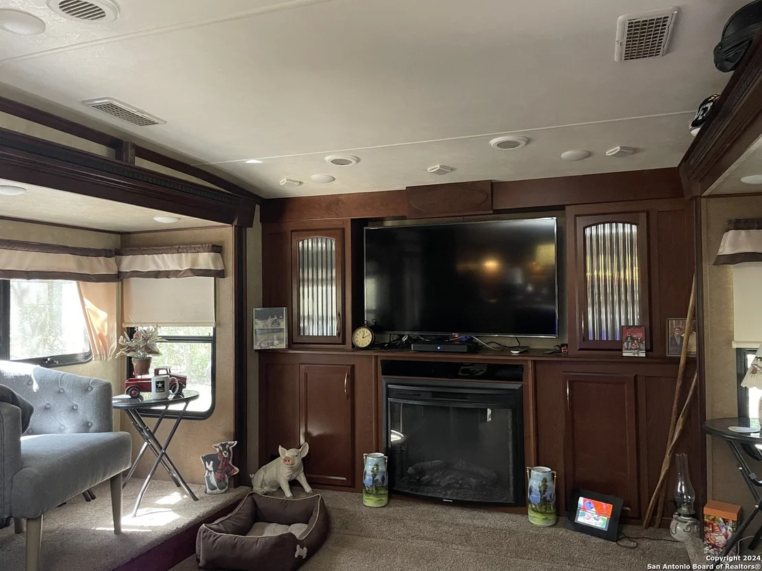 Photo of 372 COUNTY ROAD 2471
