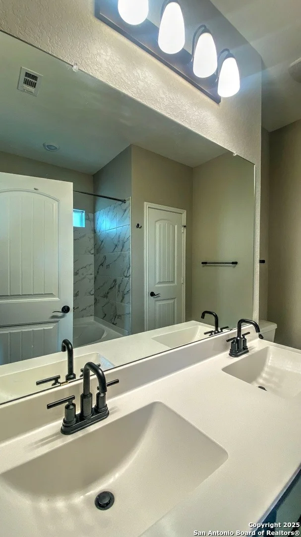 Photo of 4544 Klein