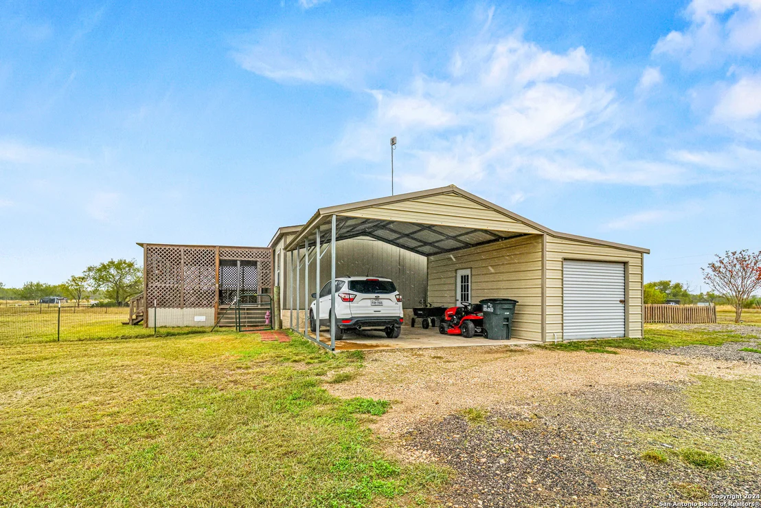 Photo of 609 Country Trail