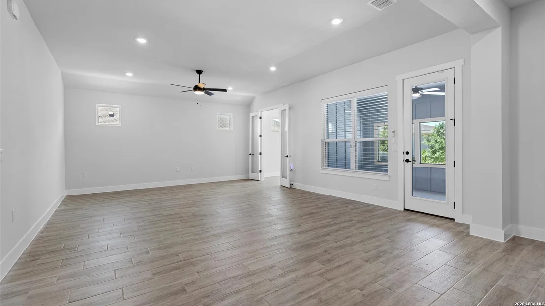 Photo of 1355 Dancing Oak