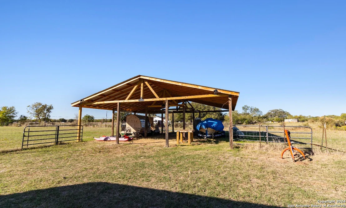 Photo of 458 COUNTY ROAD 664