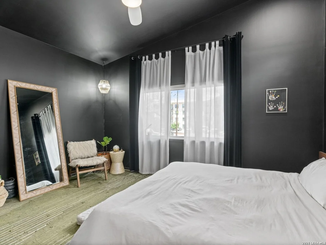 Photo of 325 LAVACA ST