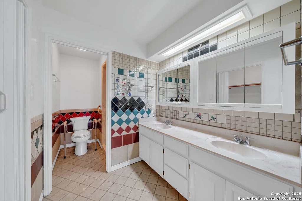 Photo of 301 Red Oak