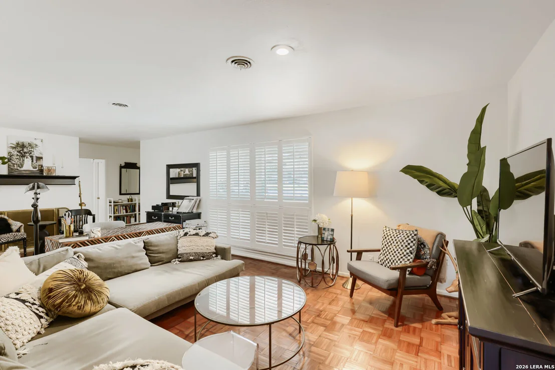 Photo of 2915 Oakleaf Dr