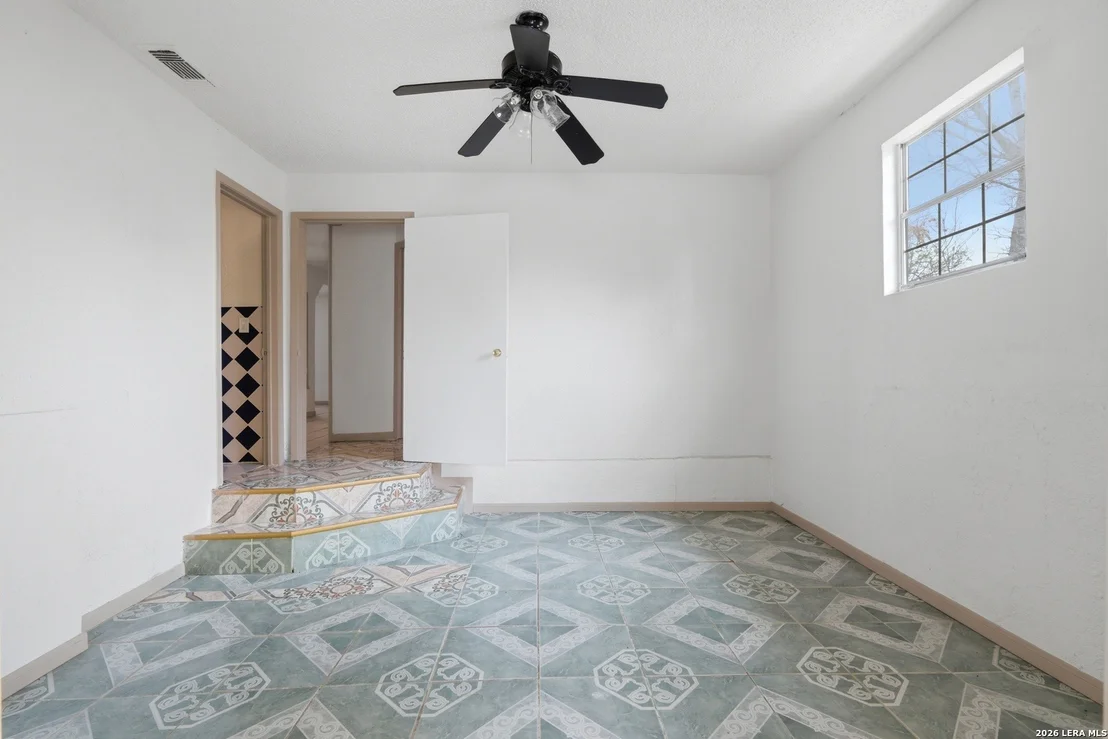 Photo of 1721 Brunswick Blvd.