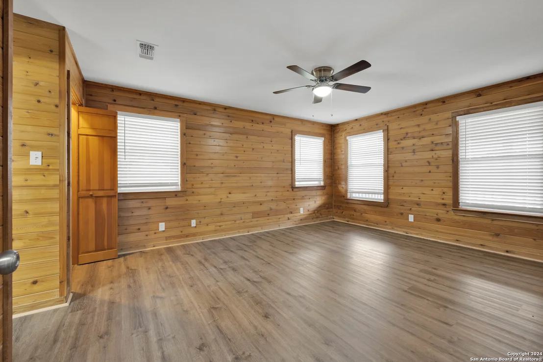 Photo of 105 BROWN SADDLE CIR