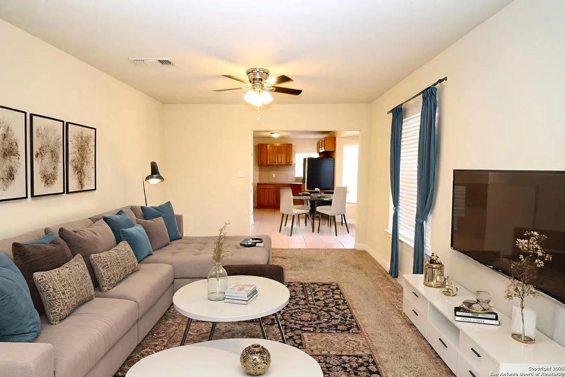 Photo of 1102 Mendelin