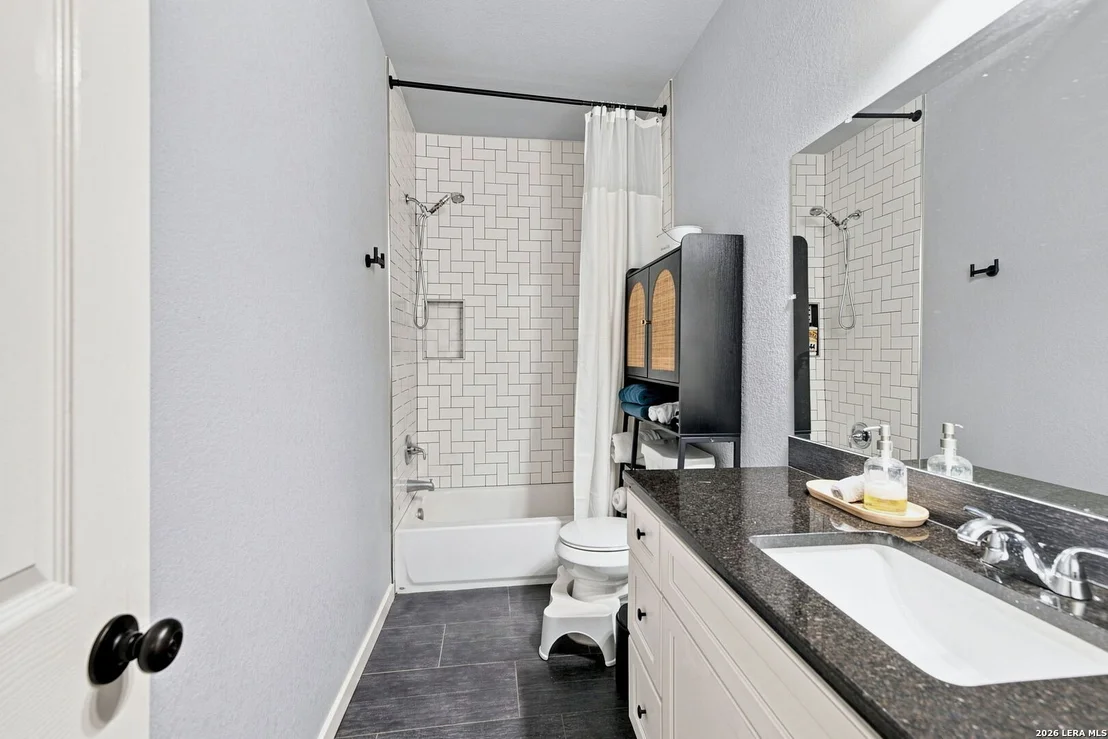 Photo of 212 W Baylor