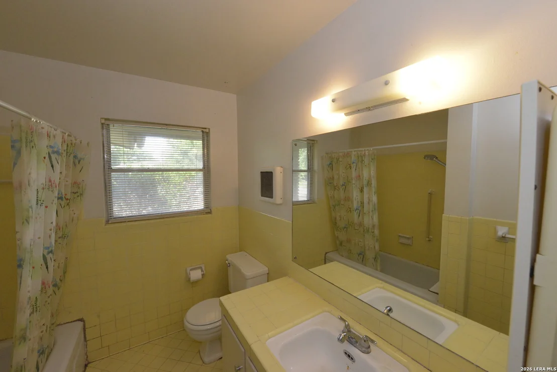 Photo of 222 ZEPHYR DR
