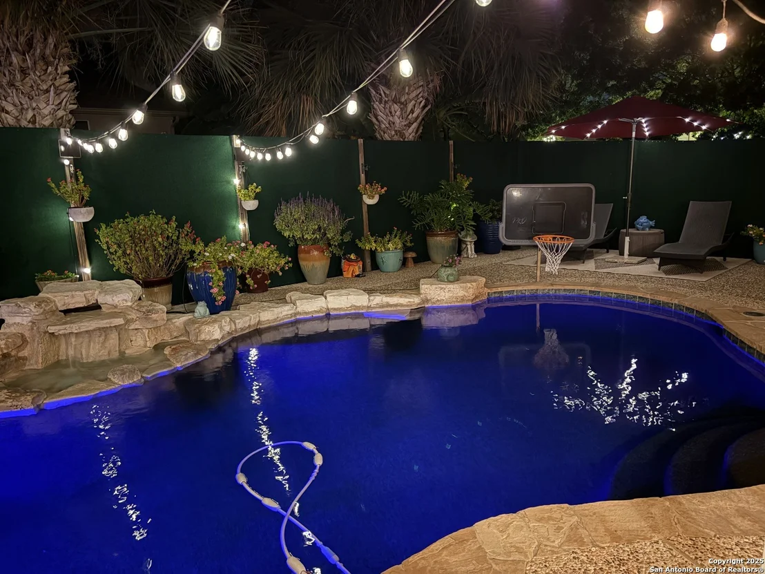 Photo of 1637 Circle Oak