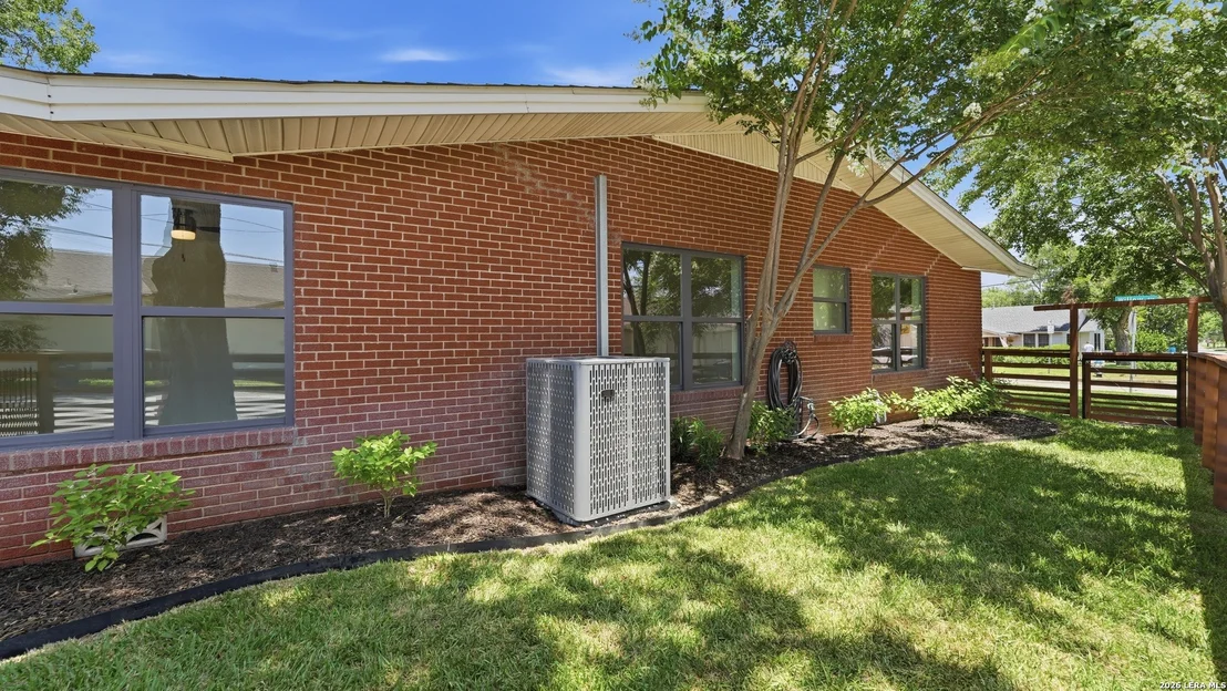 Photo of 596 WILLOW AVE
