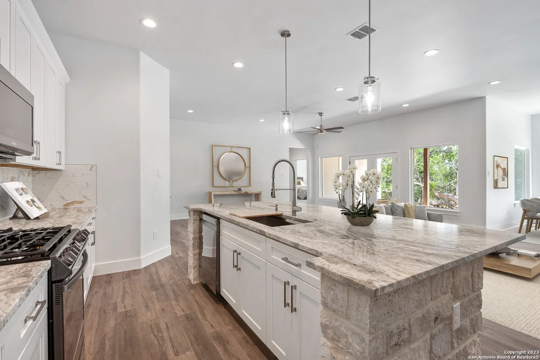Photo of 103 N JOHN BIRD